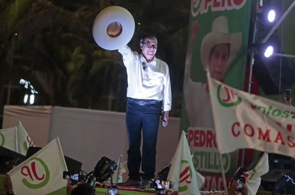 El candidato presidencial de Juntos por el Perú, Roberto Sánchez, sostuvo que su partido tiene ahora la tarea de construir una mayoría política y social de cara a la segunda vuelta presidencial. Foto: Agencia Andina Editora Perú
