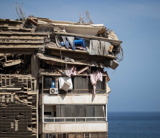 Venezuela eleva a más de 1.900 los muertos por los terremotos