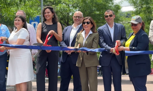 Hochul inaugura la fiesta del Mundial en Nueva York