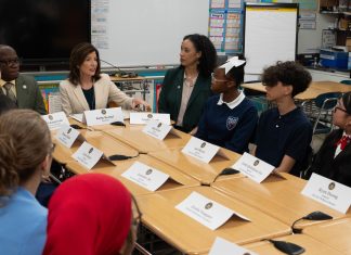 Escuelas sin celulares muestran resultados positivos en Nueva York