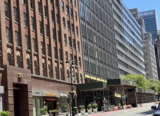Edificio de la Calle 42 en Manhattan sigue siendo reforzado tras falla estructural