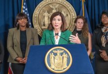 Kathy Hochul asumió como gobernadora de Nueva York el 24 de agosto de 2021 y se convirtió en la primera mujer en ocupar el cargo.