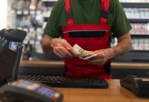Tiendas de barrio y supermercados boicotean el plan de tiendas municipales de Mamdani