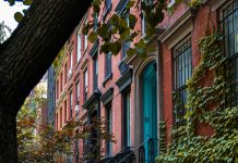 Juez frena impuesto a segundas residencias en Nueva York