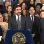 Nueva York y 21 estados demandan al gobierno por la nueva norma de “carga pública”