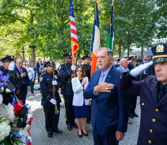 Bandera del 11-S ondea en Nueva York