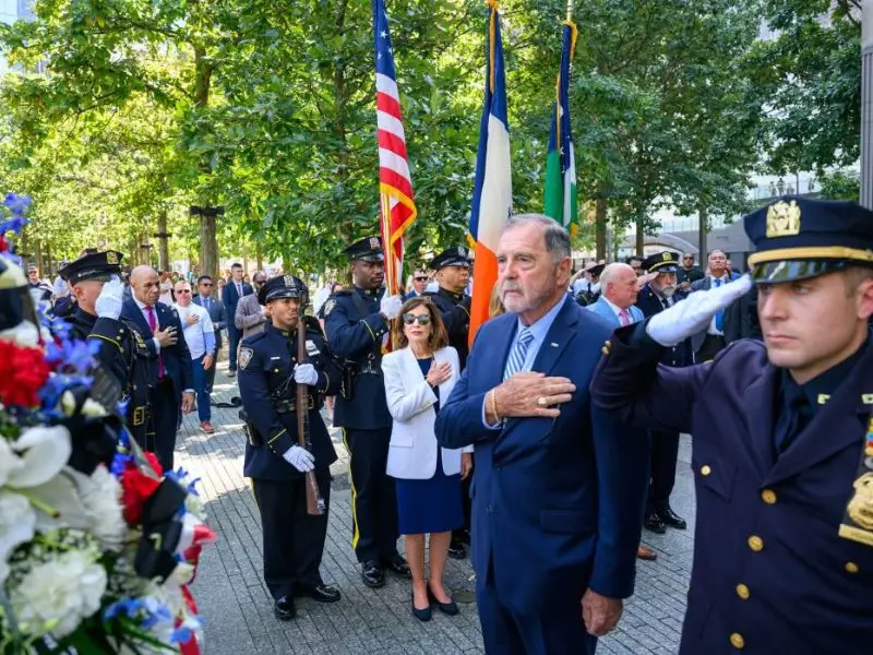 Bandera del 11-S ondea en Nueva York