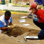 Investigación del antiguo cementerio de La Quebrada en San Luis de Cañete, Perú.