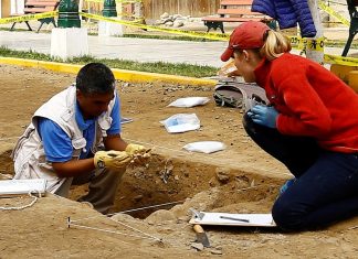 Un cementerio revela la historia afroperuana Investigación del antiguo cementerio de La Quebrada en San Luis de Cañete, Perú.