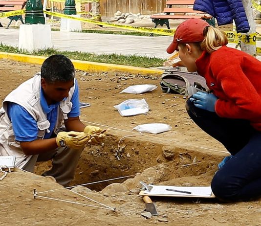 Investigación del antiguo cementerio de La Quebrada en San Luis de Cañete, Perú.