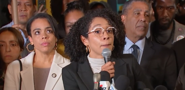 Imagen relacionada con el operativo de agentes del Servicio de Inmigración y Control de Aduanas (ICE) en Nueva York. El alcalde Zohran Mamdani y la gobernadora Kathy Hochul condenaron el tiroteo ocurrido en Marble Hill, donde un inmigrante dominicano resultó herido.